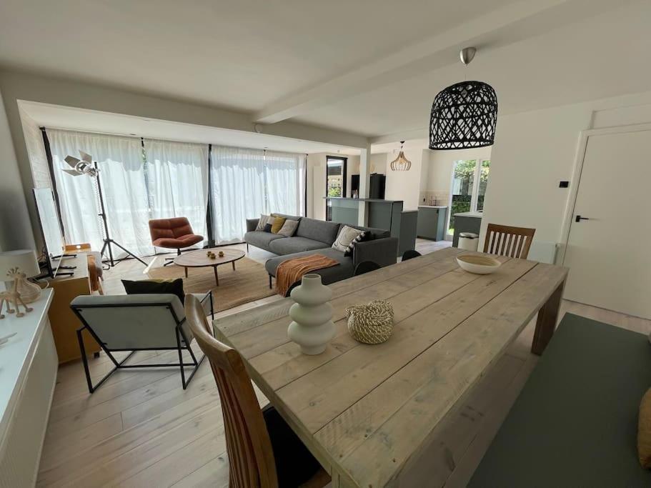 Modern Beach House For 12 Pers! With Jacuzzi ยูเลียนาดอร์ป ภายนอก รูปภาพ