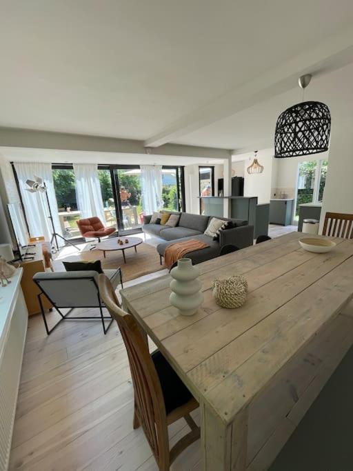 Modern Beach House For 12 Pers! With Jacuzzi ยูเลียนาดอร์ป ภายนอก รูปภาพ