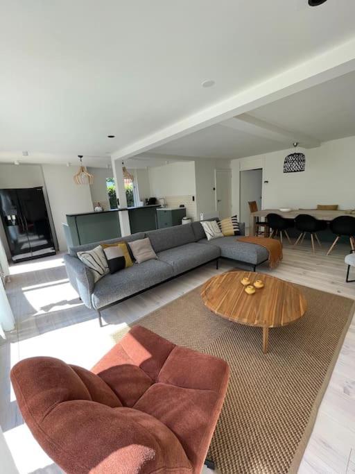 Modern Beach House For 12 Pers! With Jacuzzi ยูเลียนาดอร์ป ภายนอก รูปภาพ